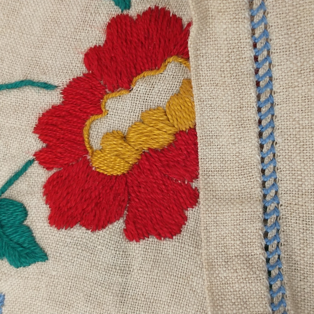 Vintage Linen Tablecloth 16 Matching Napkins Bold Floral Embroidery Color on Nat - Picture 4 of 6